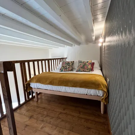 Apartment Flo Liberta' Wood Florence
